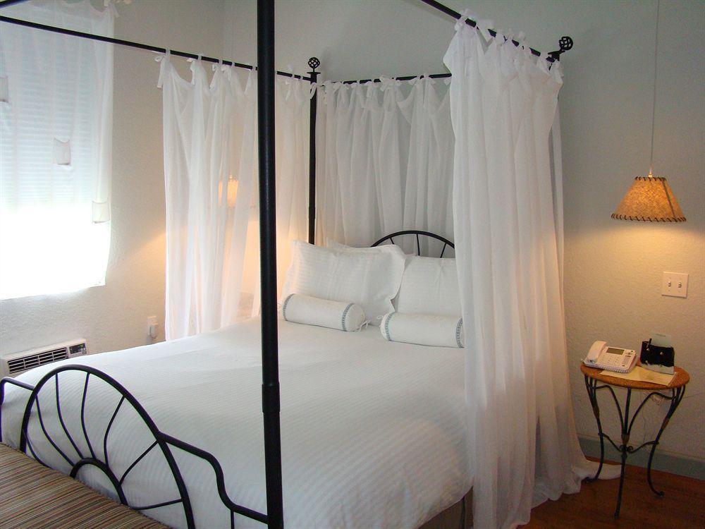 Cadet Hotel Miami Beach Room photo